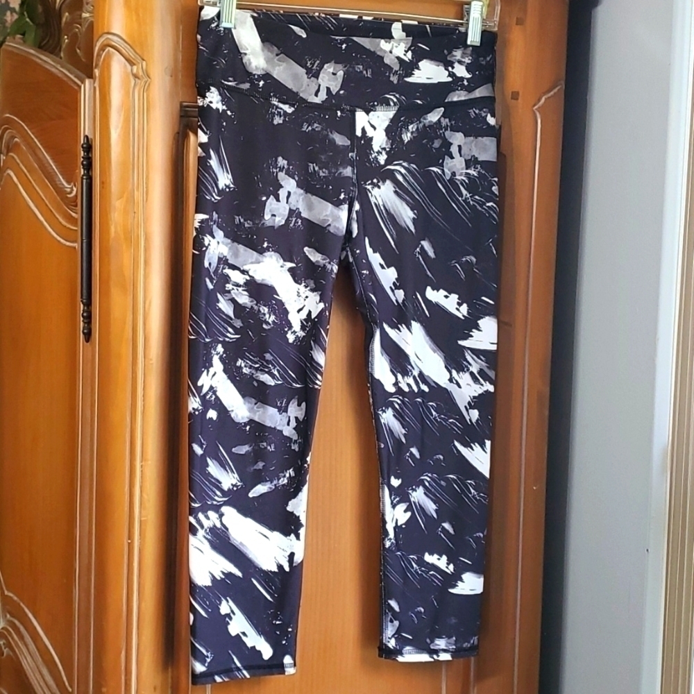 FABLETICS, Womens leggings. Black, white and gray design. Size small Great cond